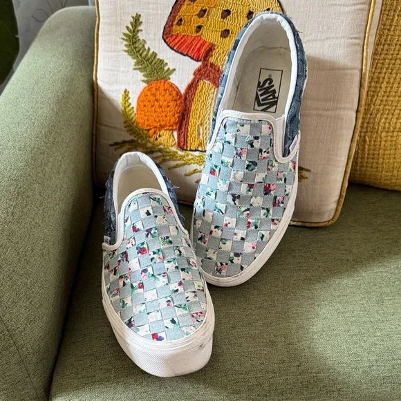 Vans Floral Checkered Slip-On Sneakers - Blue and White womens size 10 platform - Picture 1 of 5